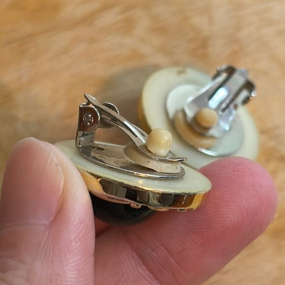 Light Gold tone and green stone acrylic clip on fashion statement earrings - Picture 4 of 6